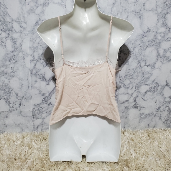 Forever21 tank top with lace. - Picture 4 of 5